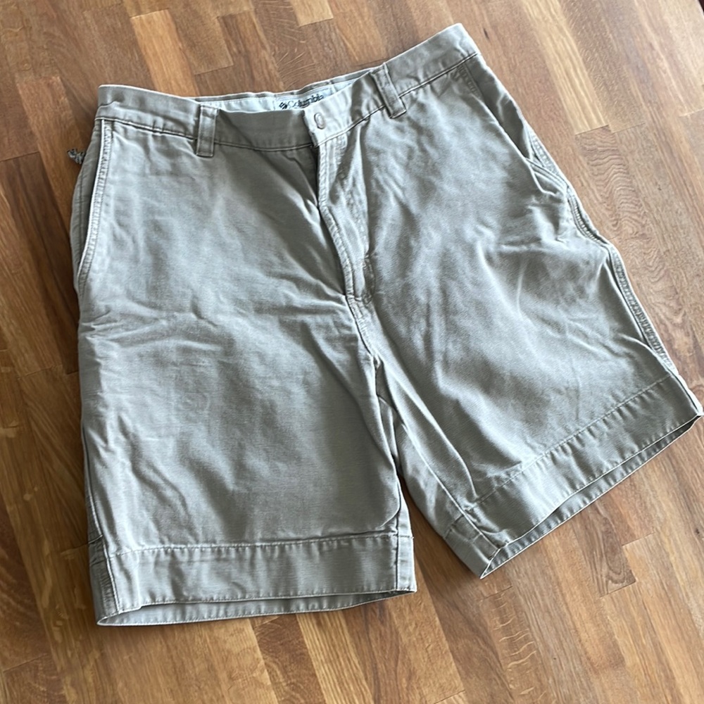 Columbia Shorts, 32